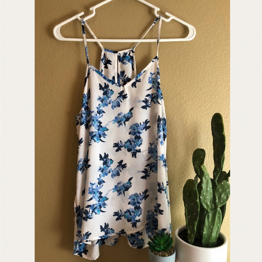 Pretty floral blouse tank 🖤✨😍